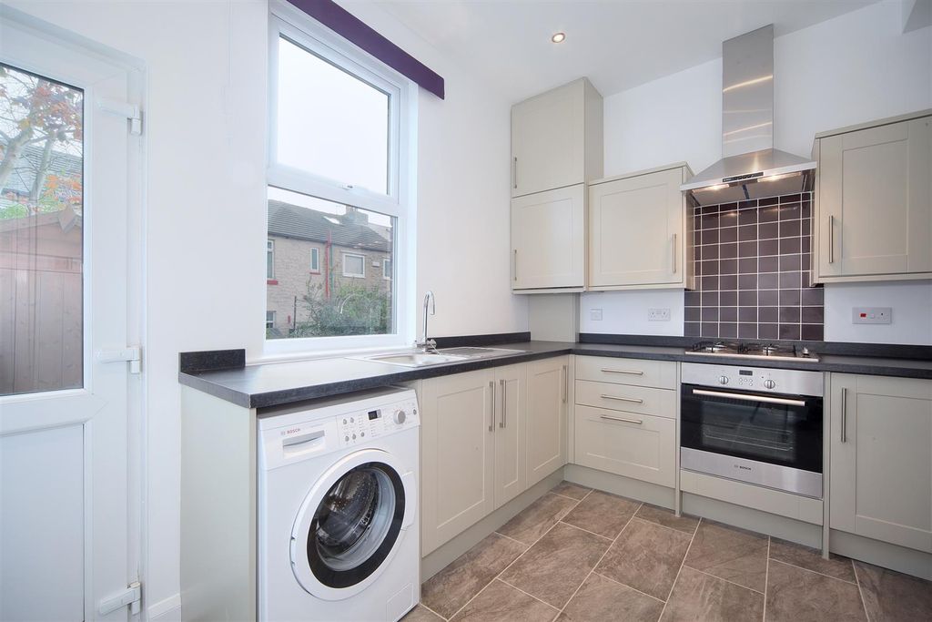 Property photo 3 of 10 Kitchen 2.Jpg