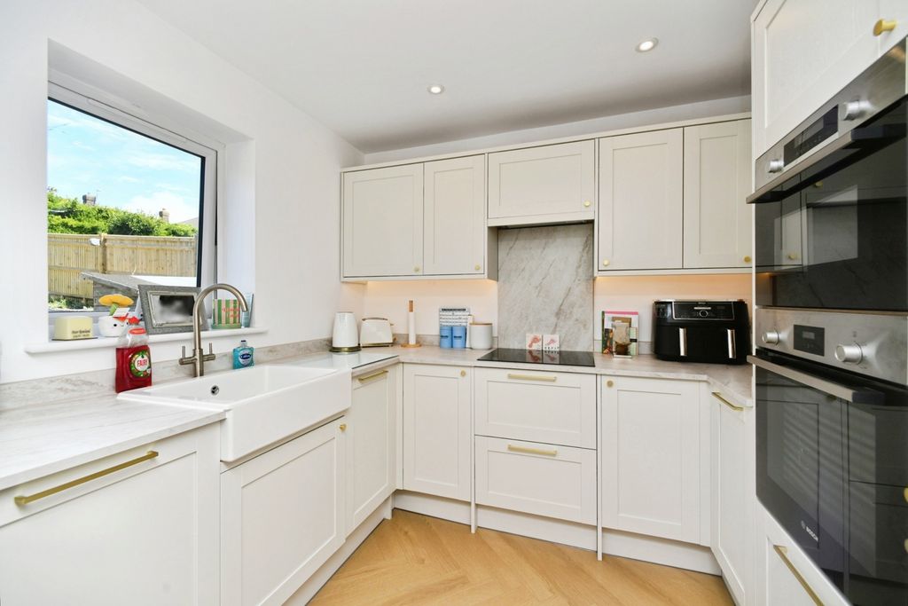 Property photo 2 of 22 Kitchen