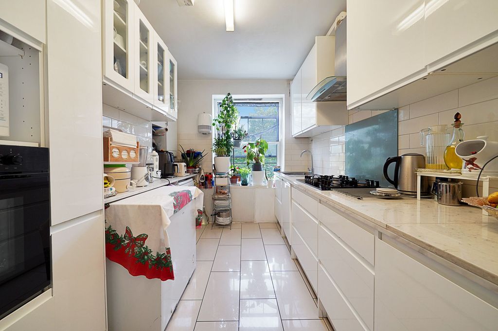 Property photo 3 of 8 Flat 37, Hopton House - Gs94Ioa5Aplchfgu4Rm1