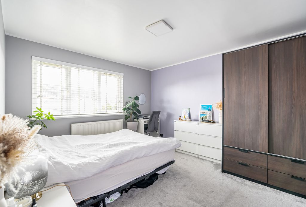 Property photo 3 of 20 Master Bedroom