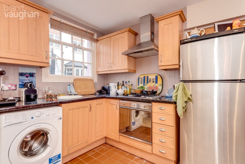 Property photo 3 of 6 Kitchen