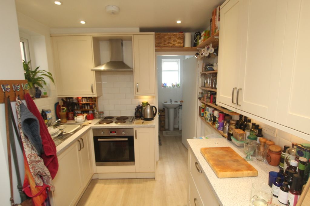 Property photo 3 of 6 Kitchen