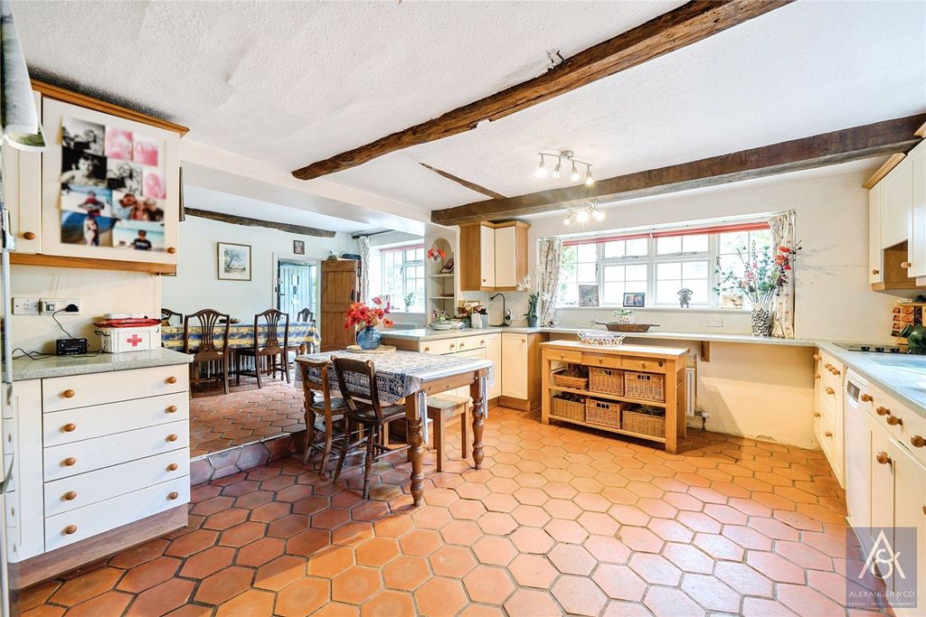 Property photo 2 of 35 Picture No. 32