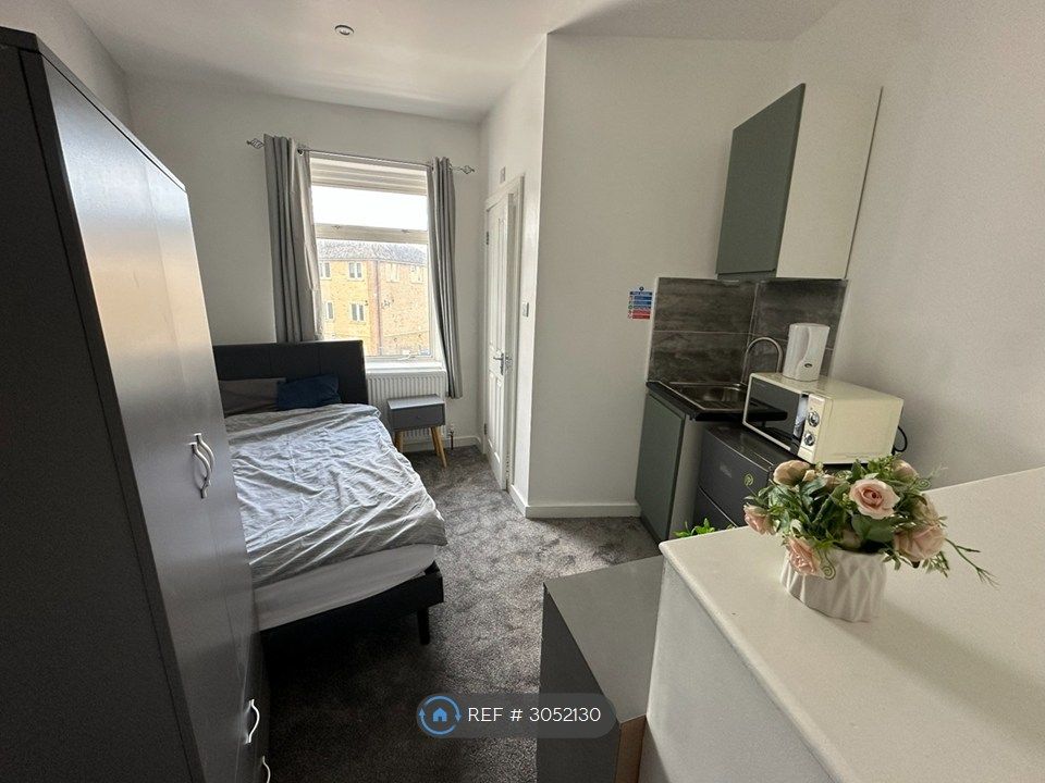 Property photo 1 of 5 Bedroom With Private Ensuite