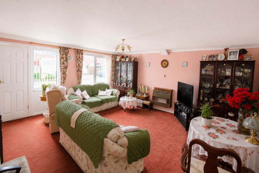 Property photo 3 of 12
