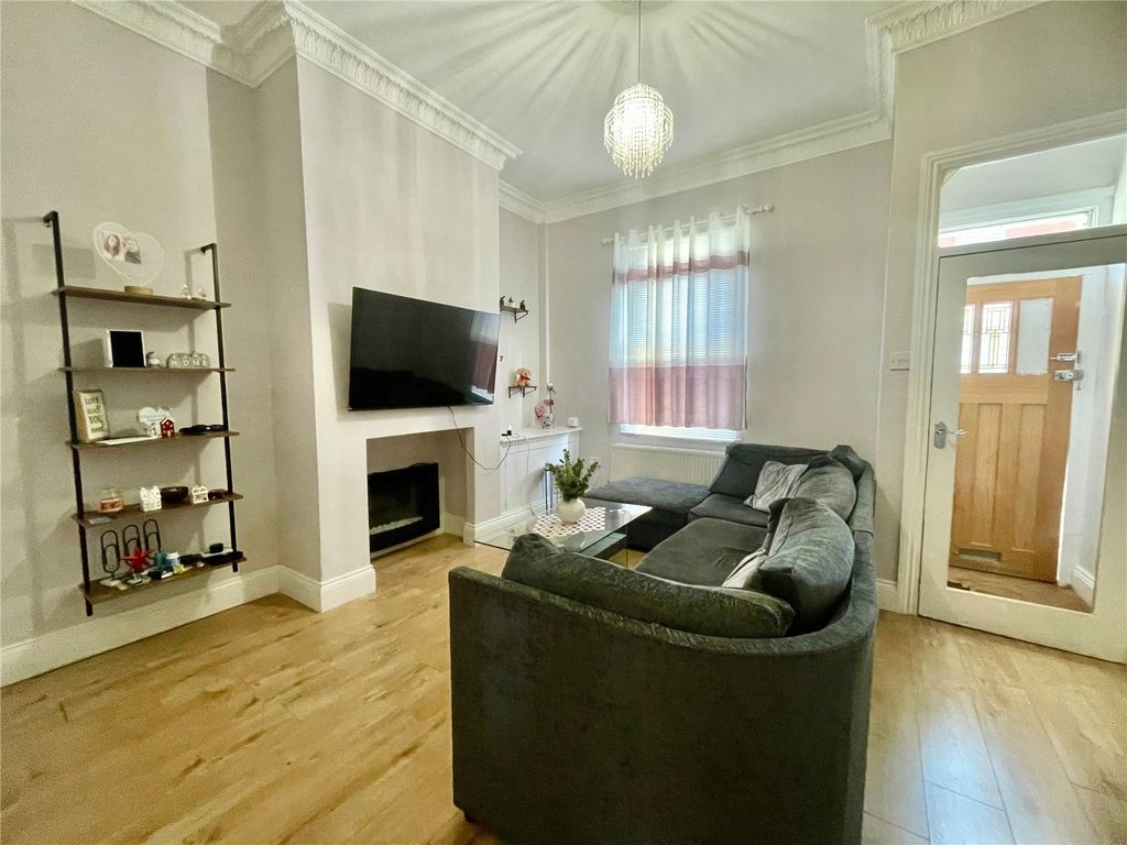 Property photo 2 of 11 Lounge