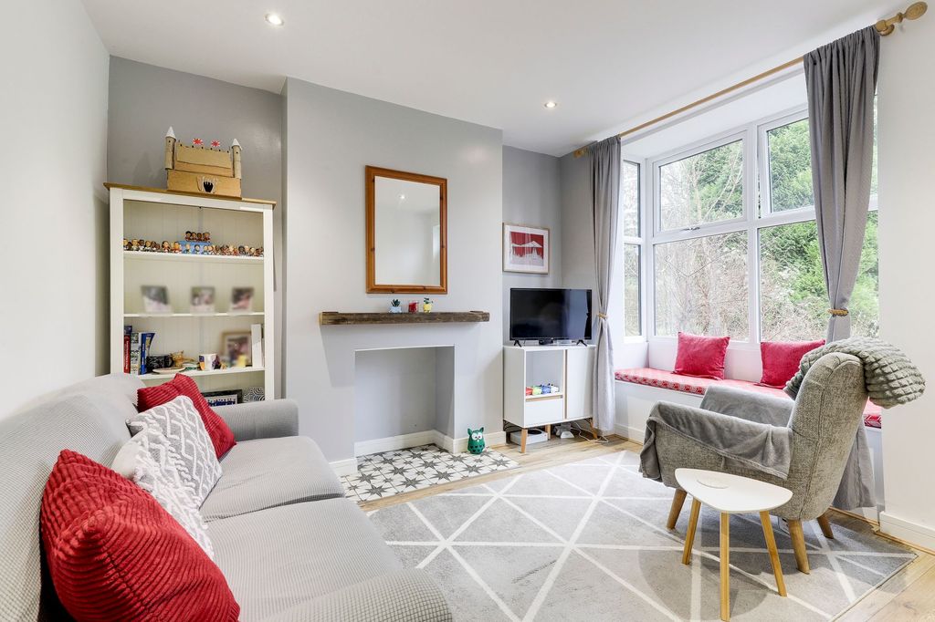 Property photo 2 of 20