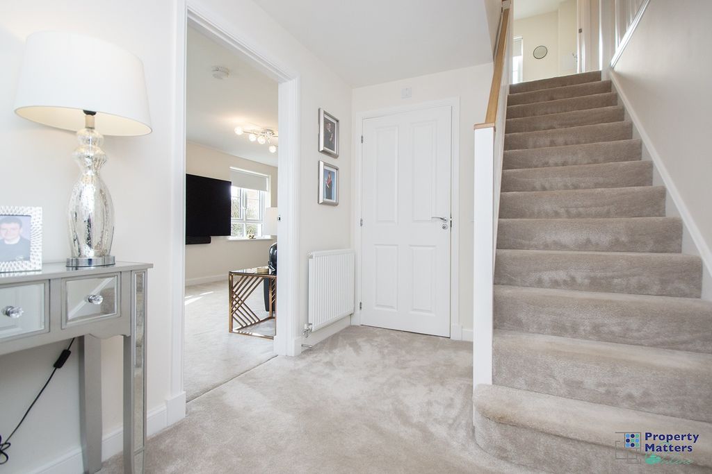 Property photo 2 of 25 Hallway