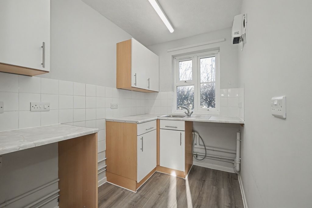 Property photo 2 of 15 26 Christchurch Way, Melbourne Ave, Dover, Ct16 2Rg