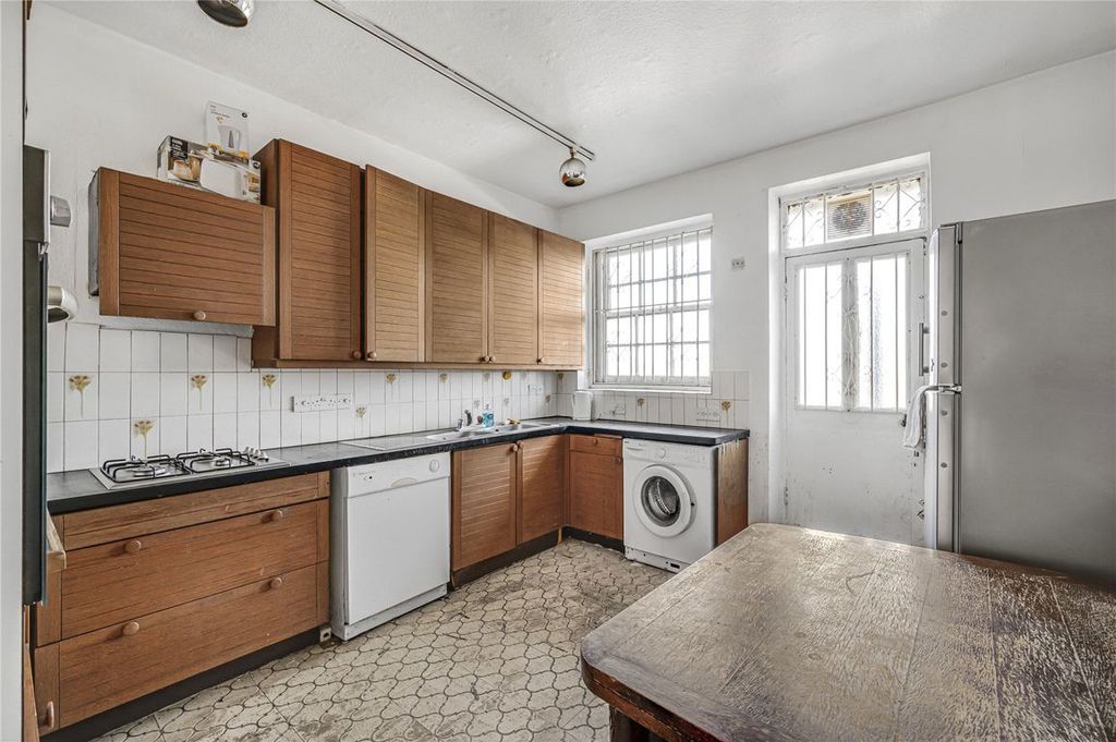 Property photo 3 of 6