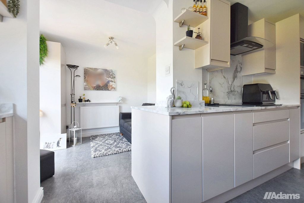 Property photo 2 of 27