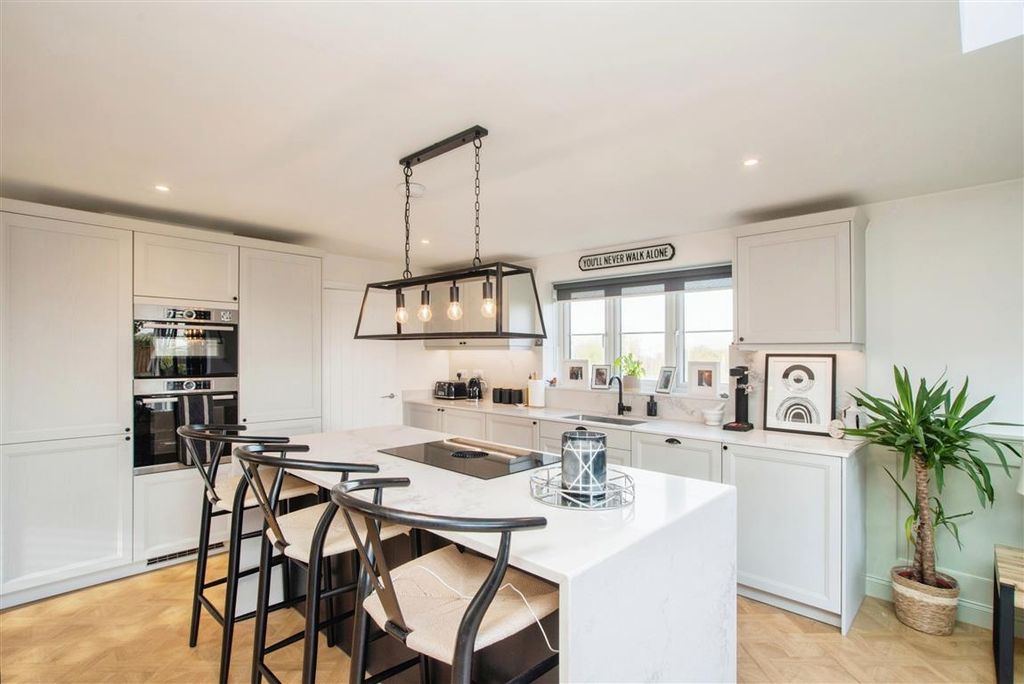 Property photo 3 of 21 16Farmend-7 (Medium).Jpg