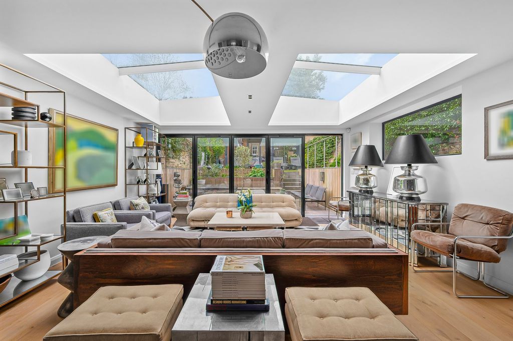 Property photo 1 of 25