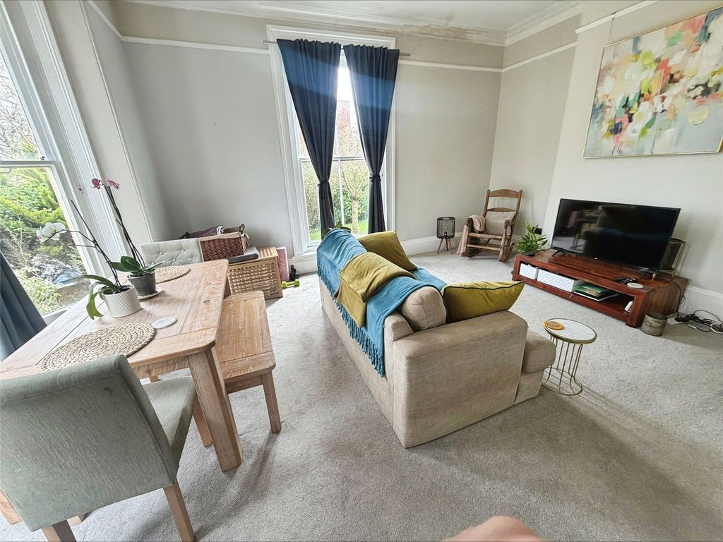 Property photo 2 of 15 Lounge