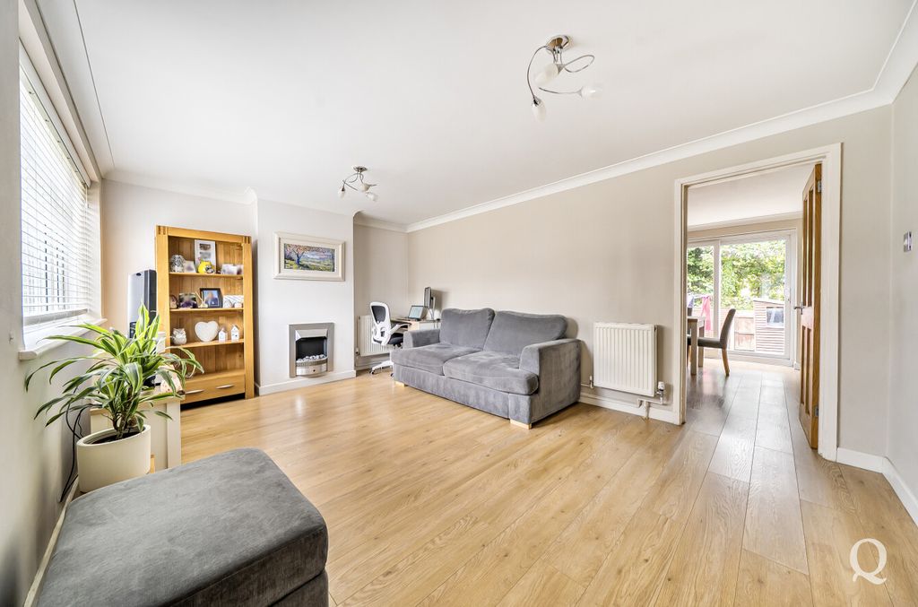 Property photo 2 of 21 424Ca49d-239E-409...