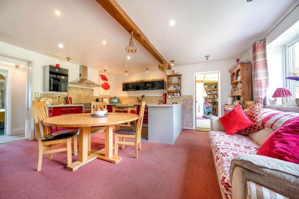 Property photo 2 of 39 Bung 1 Kitchen Diner