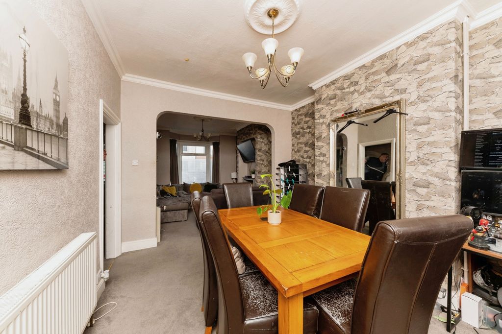 Property photo 2 of 15 Front Reception