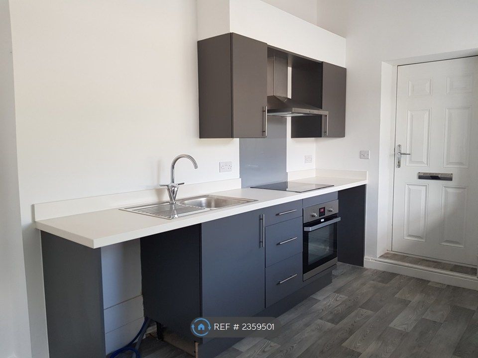 Property photo 3 of 10 Kitchen