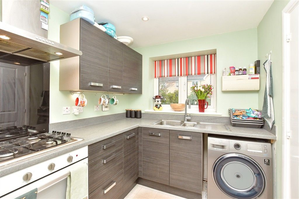 Property photo 3 of 10 Kitchen