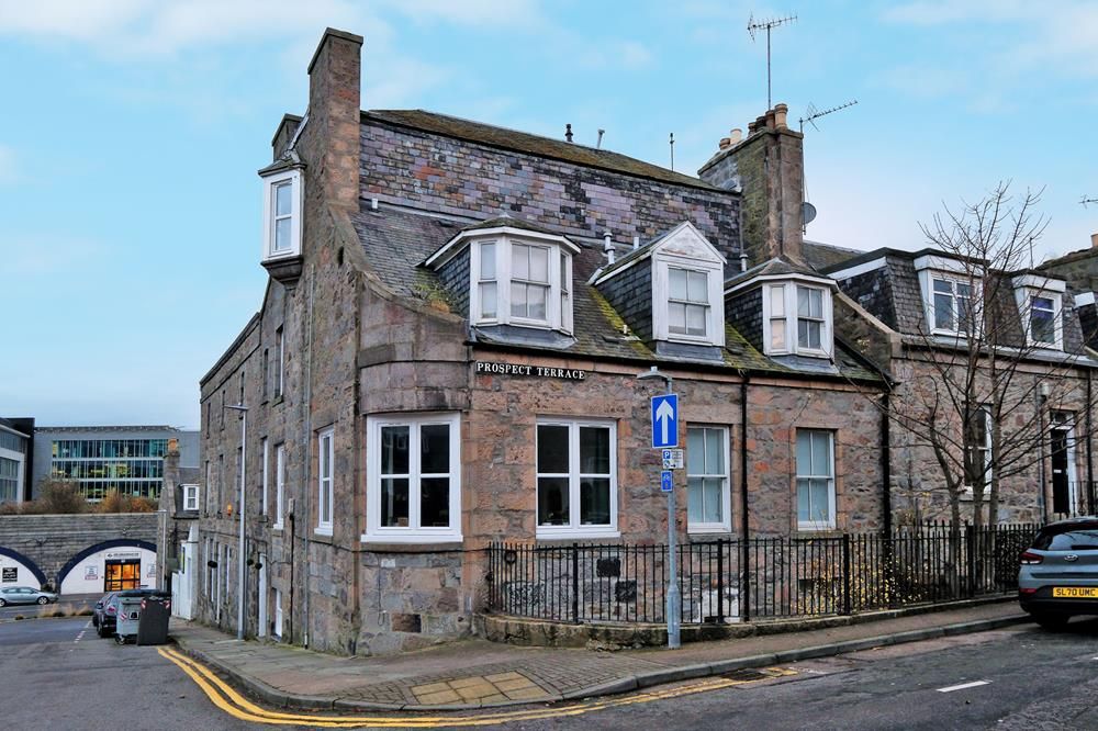 Property photo 2 of 10 External