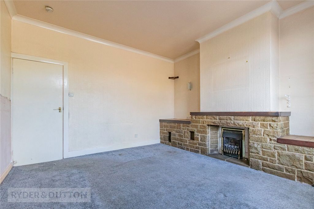 Property photo 3 of 16 Living Room