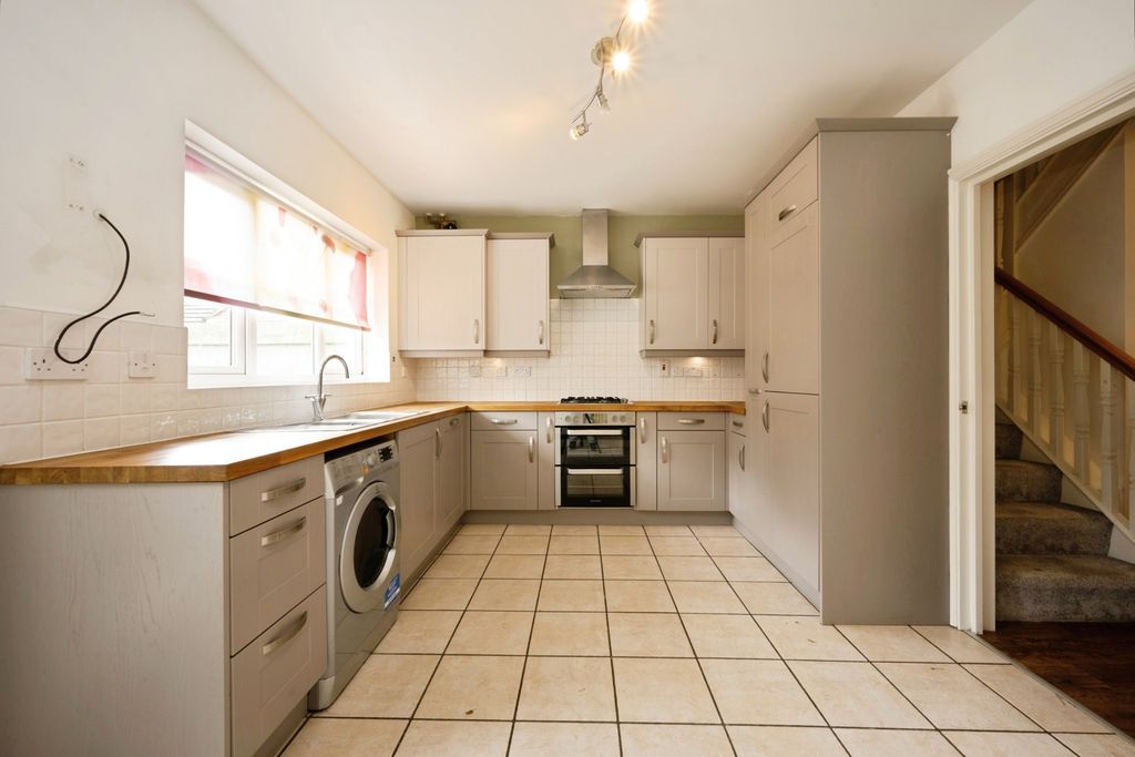 Property photo 2 of 21 Kitchen