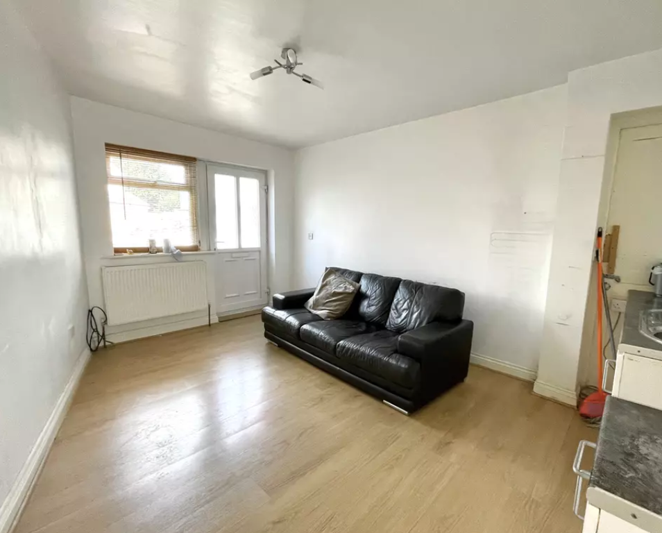 Property photo 1 of 4