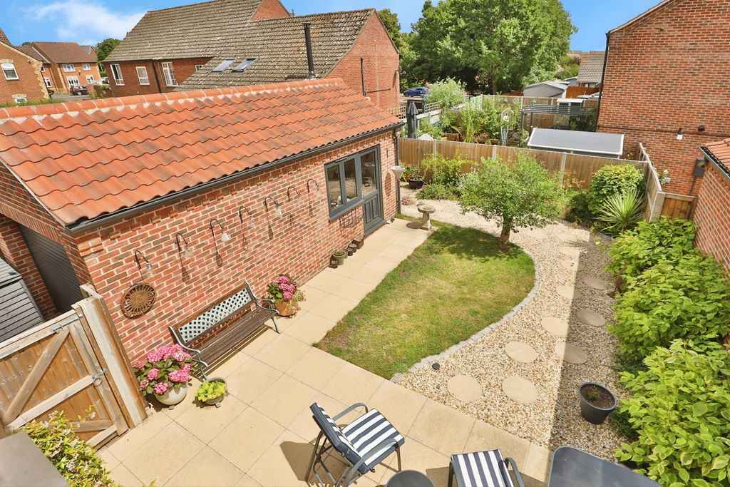 Property photo 2 of 17