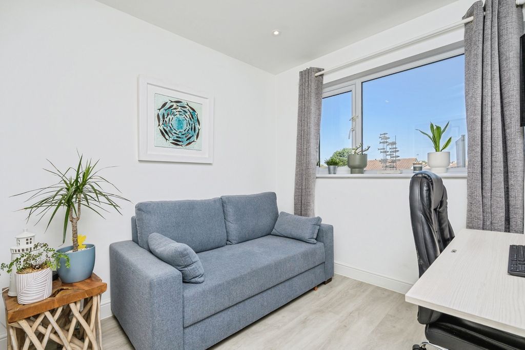 Property photo 3 of 17 Pbox-Img.Jpg