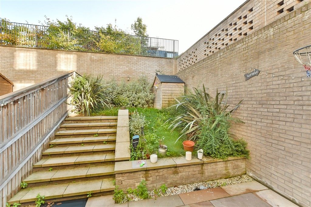 Property photo 2 of 14 Garden