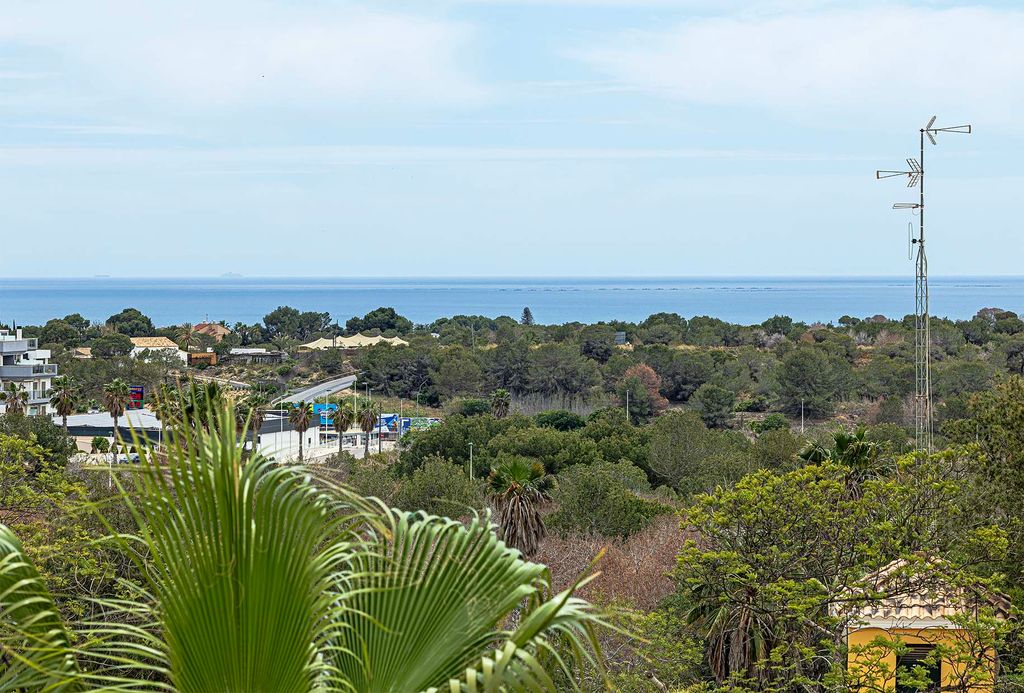 Property photo 2 of 34