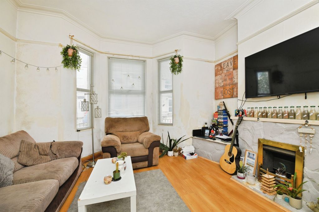 Property photo 3 of 32