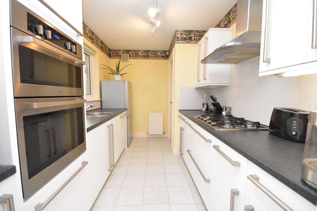 Property photo 3 of 17