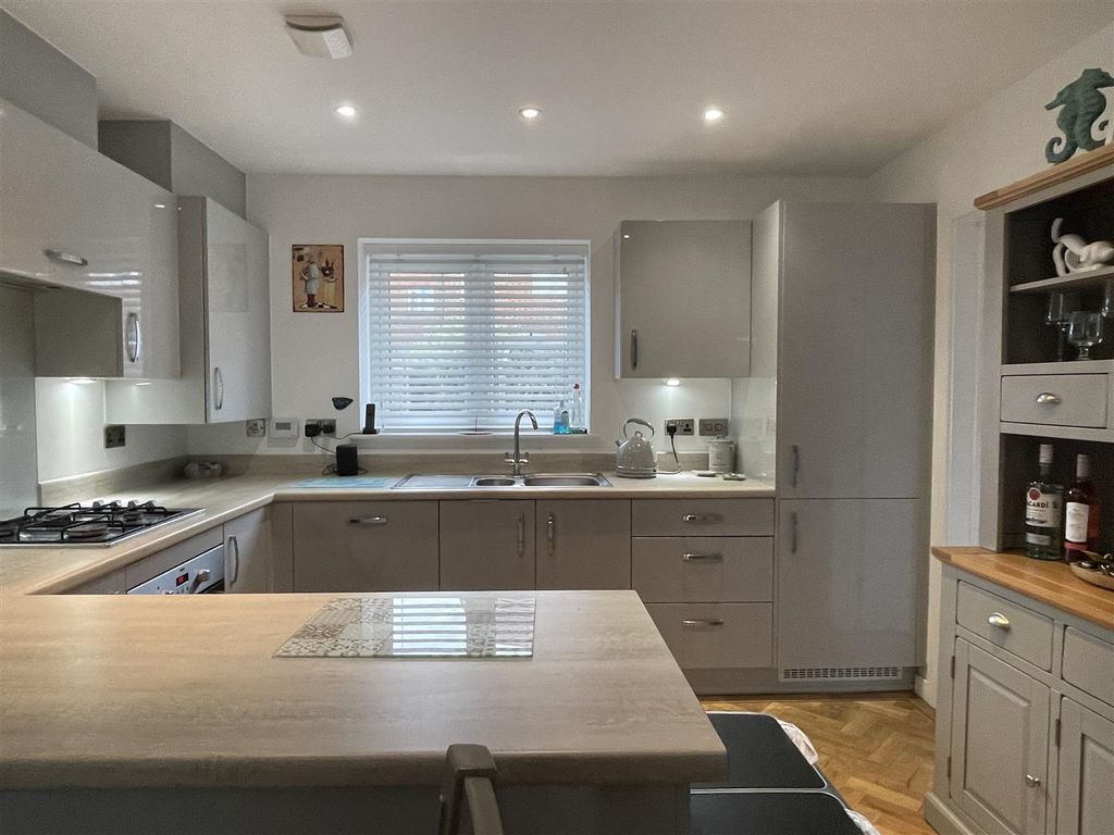 Property photo 2 of 14 Kitchen