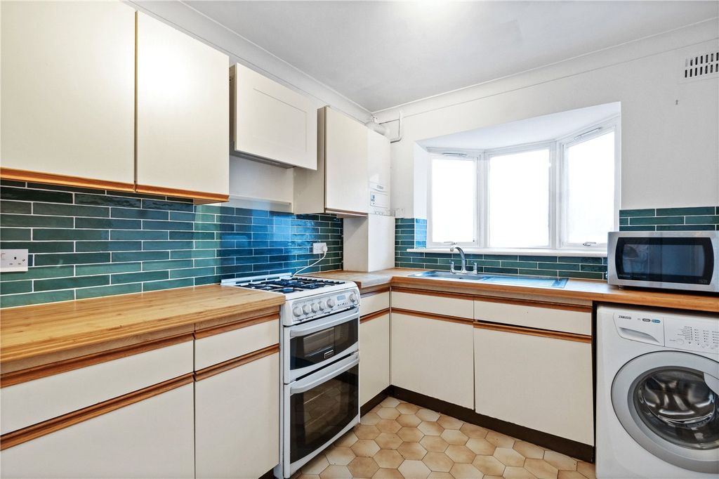 Property photo 3 of 9 Kitchen