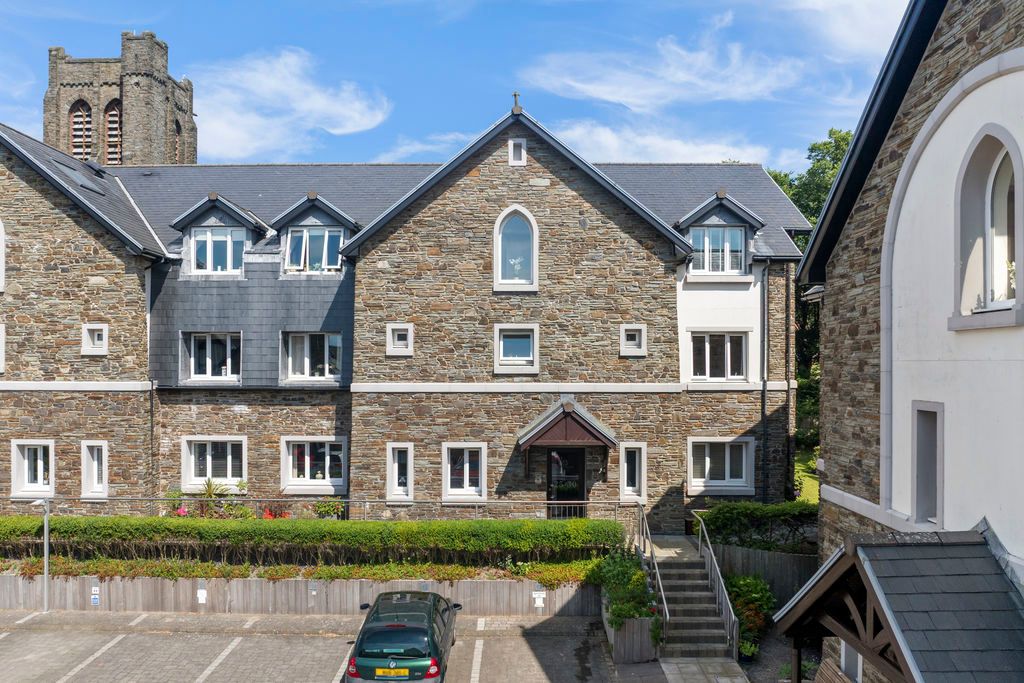 Property photo 1 of 16 27 St Ninians Court