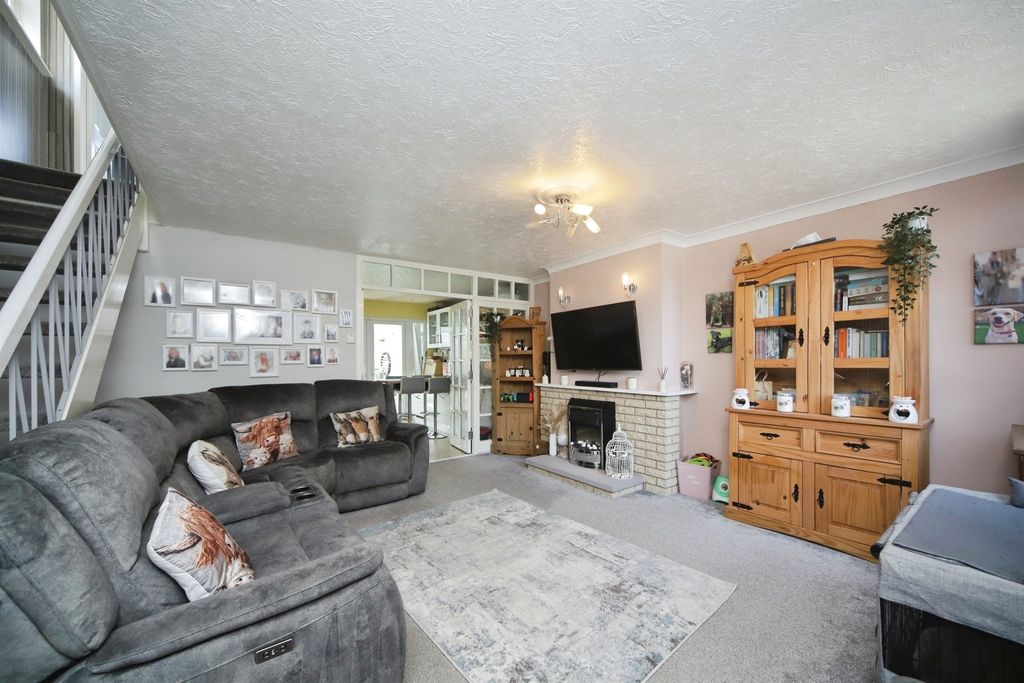 Property photo 3 of 19
