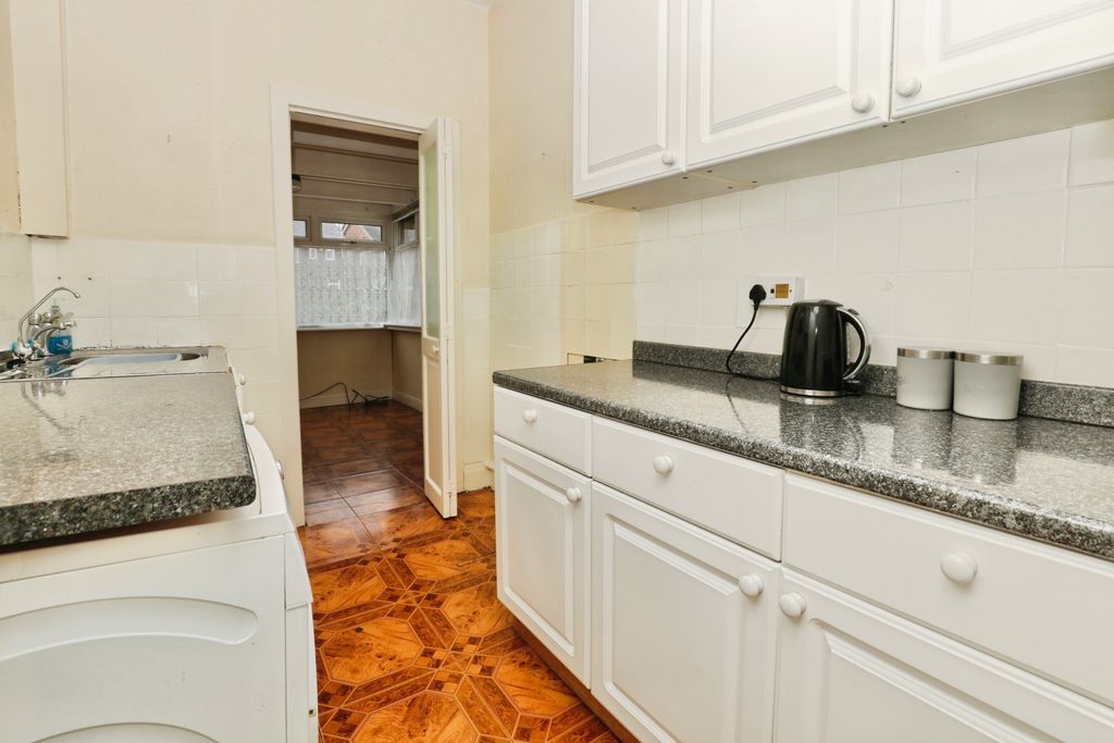 Property photo 3 of 15 Kitchen