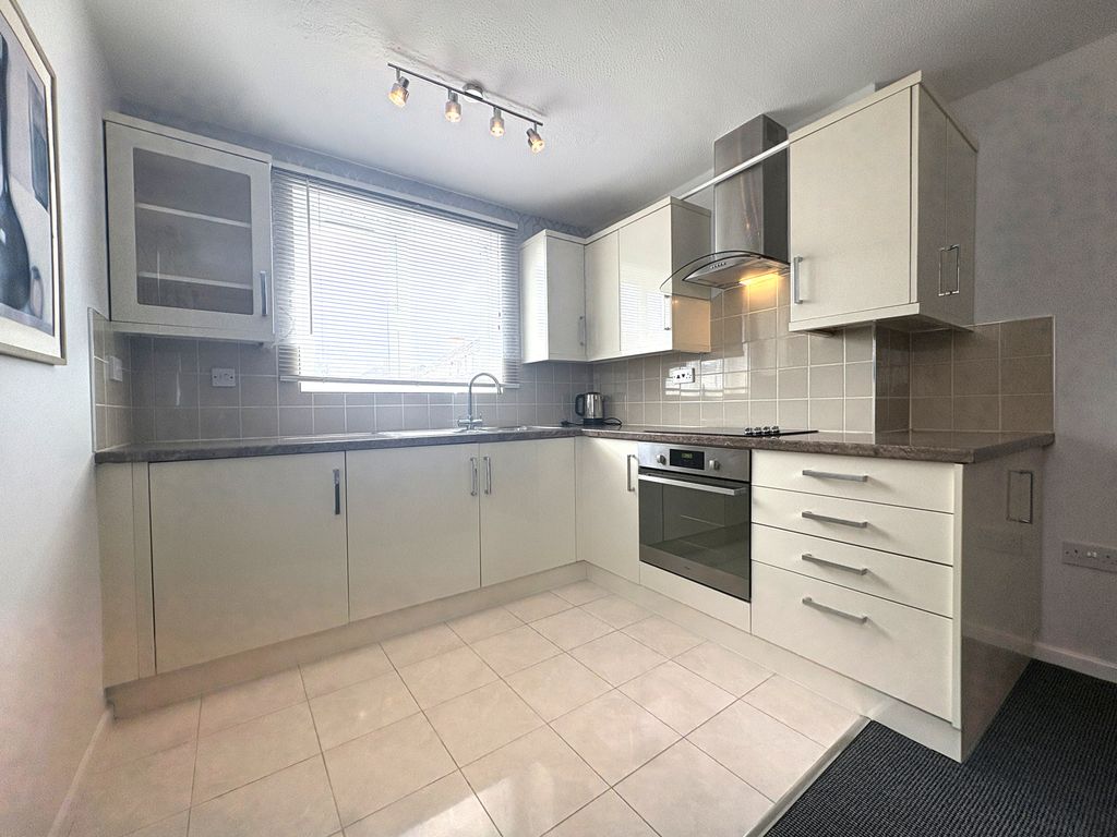 Property photo 1 of 7 Kitchen
