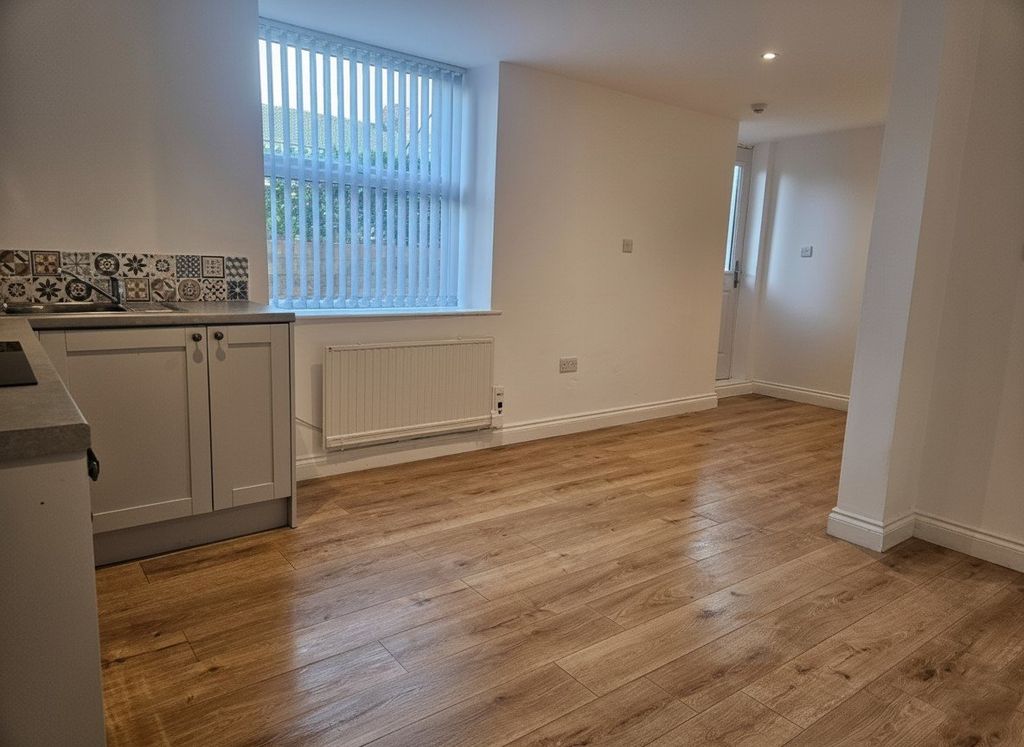 Property photo 3 of 11 Photo 2