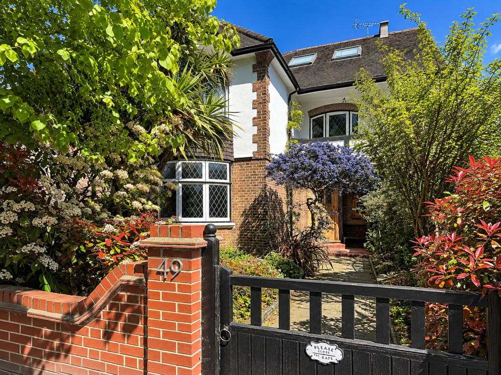 Property photo 2 of 52