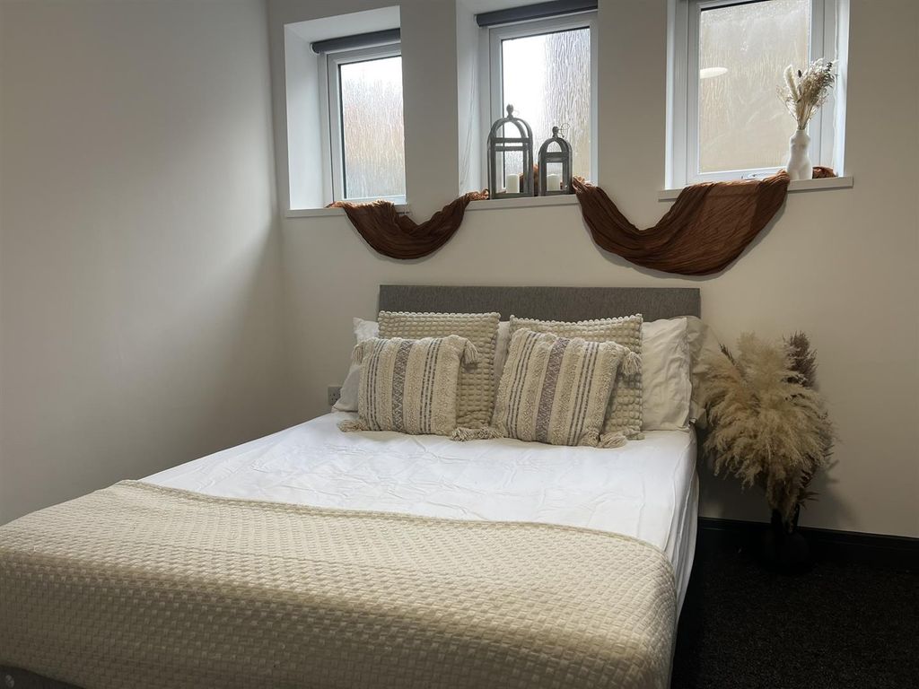 Property photo 2 of 14 Vaig2N76Pkgr-Whwtlnsea.Jpg