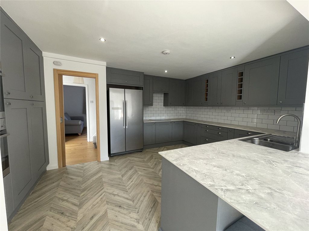 Property photo 3 of 11 Picture No. 27