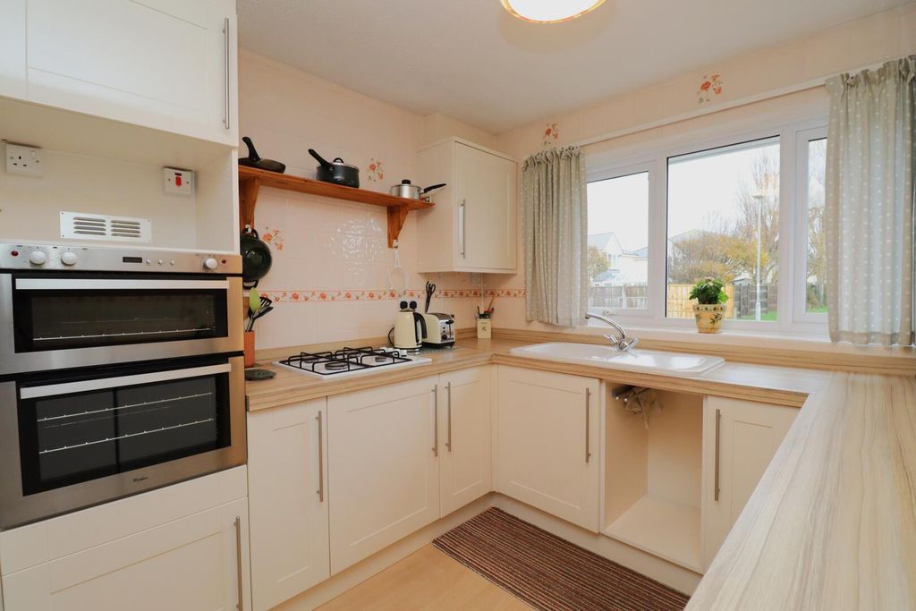 Property photo 3 of 37 Kitchen