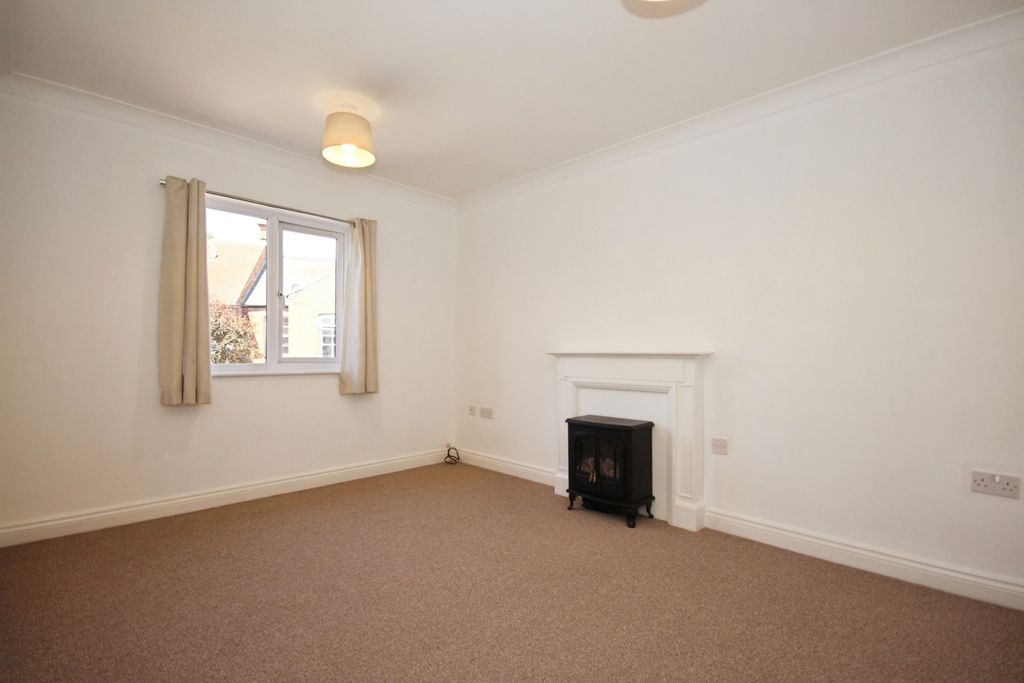 Property photo 2 of 17 Living Room