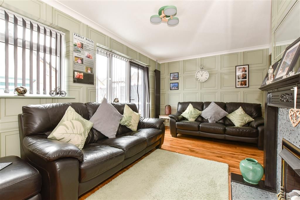 Property photo 1 of 13 Lounge