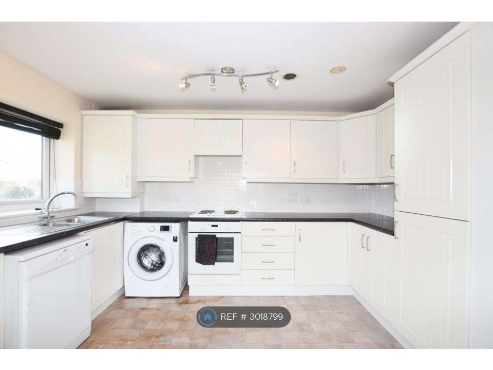Property photo 3 of 8 Kitchen
