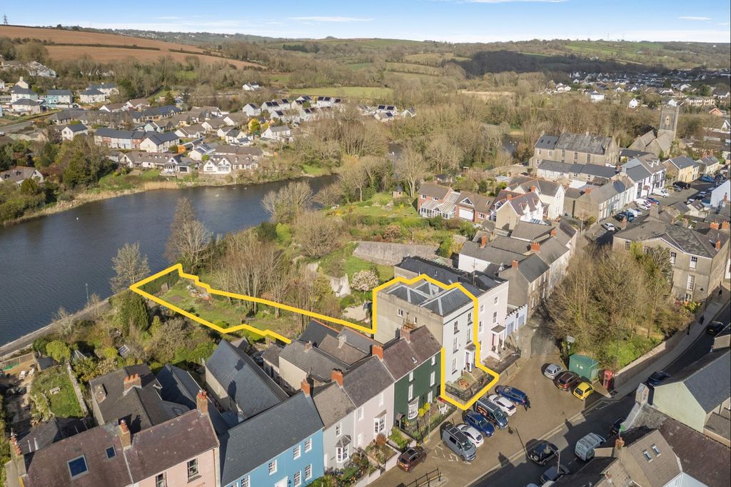 Property photo 3 of 22 Pembroke &amp; Castlemartin Social Club, Tenby House, Main St, Pembroke, Sa71 4Hh