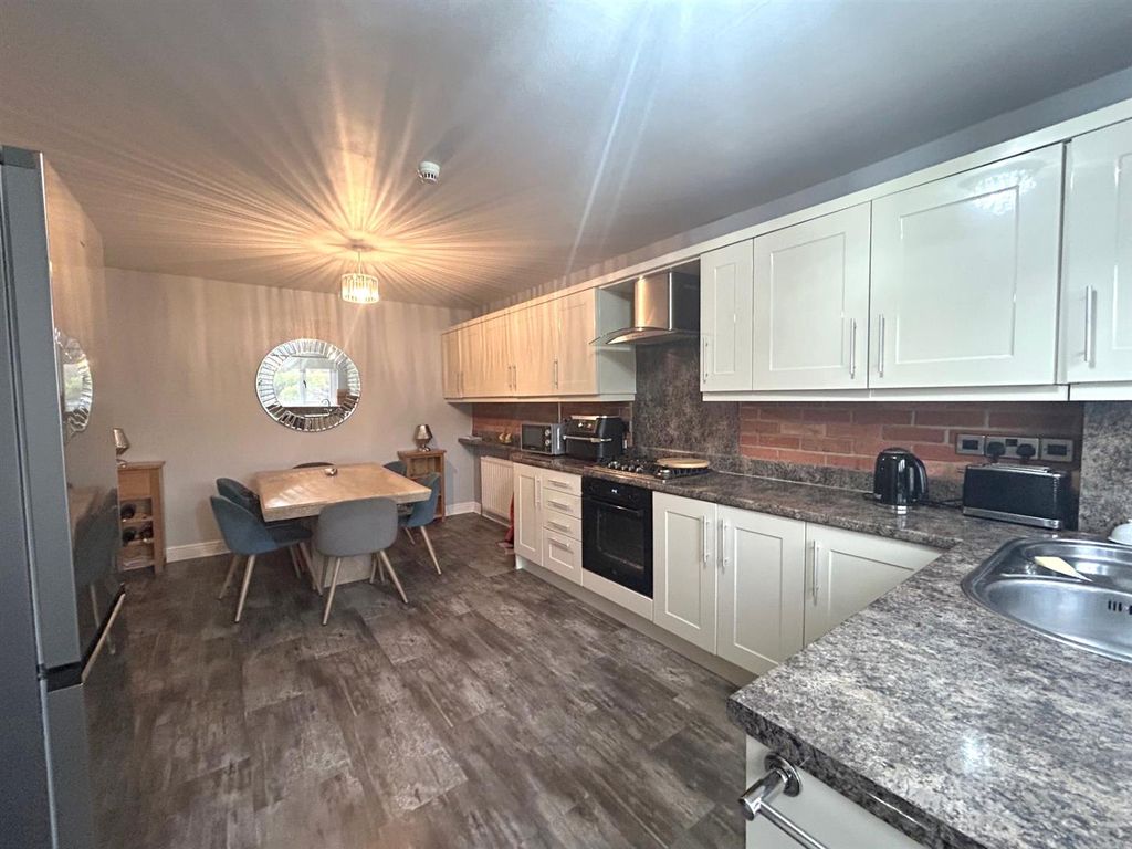 Property photo 2 of 13 Thumbnail_Img_4779.Jpg