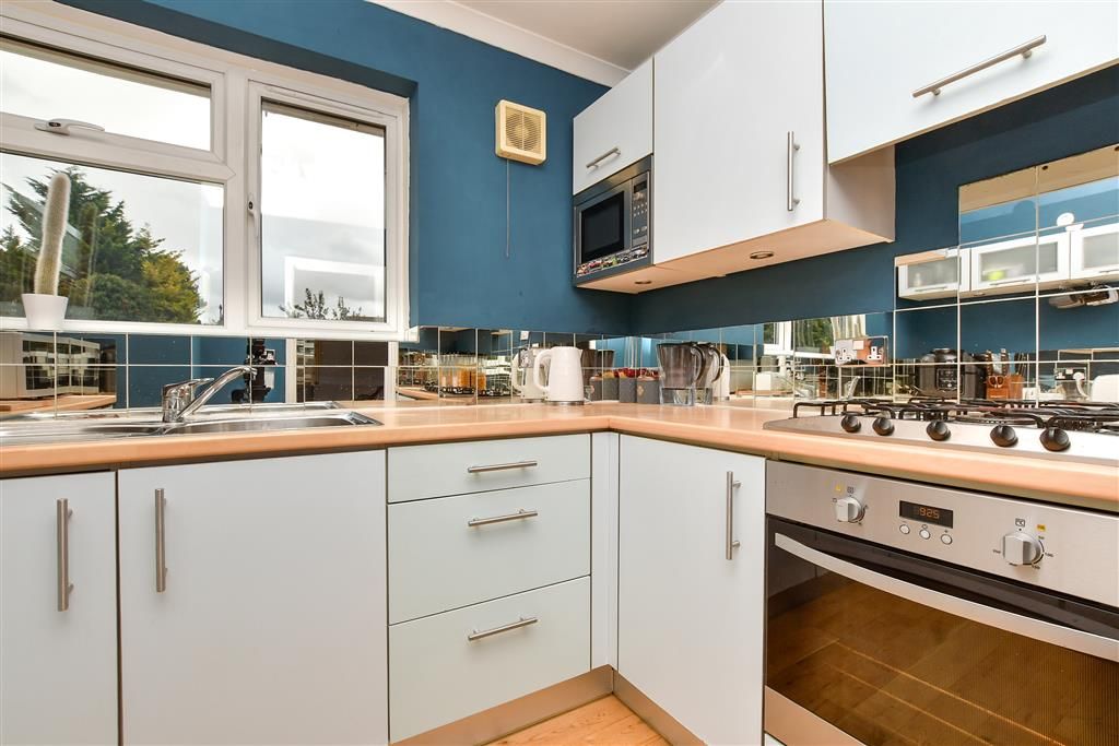 Property photo 3 of 14 Kitchen